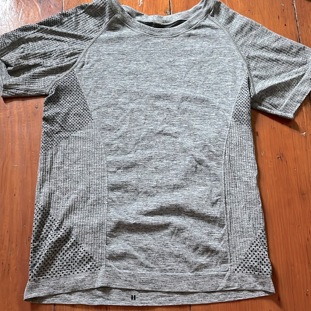 Old Navy Gray Athletic T-shirt